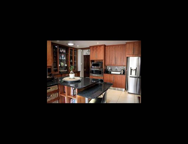 5 BEDROOM HOUSE FOR SALE IN CASHAN
